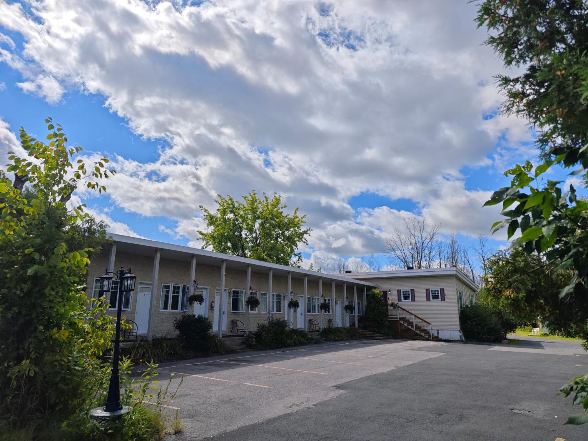 Objectif Sante Hotel Longueuil Exterior foto